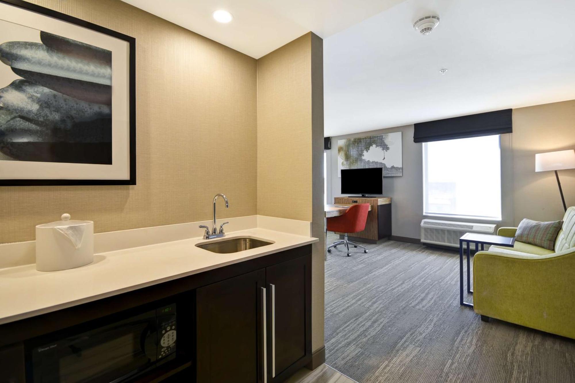Hampton Inn & Suites Detroit/Warren Exterior photo