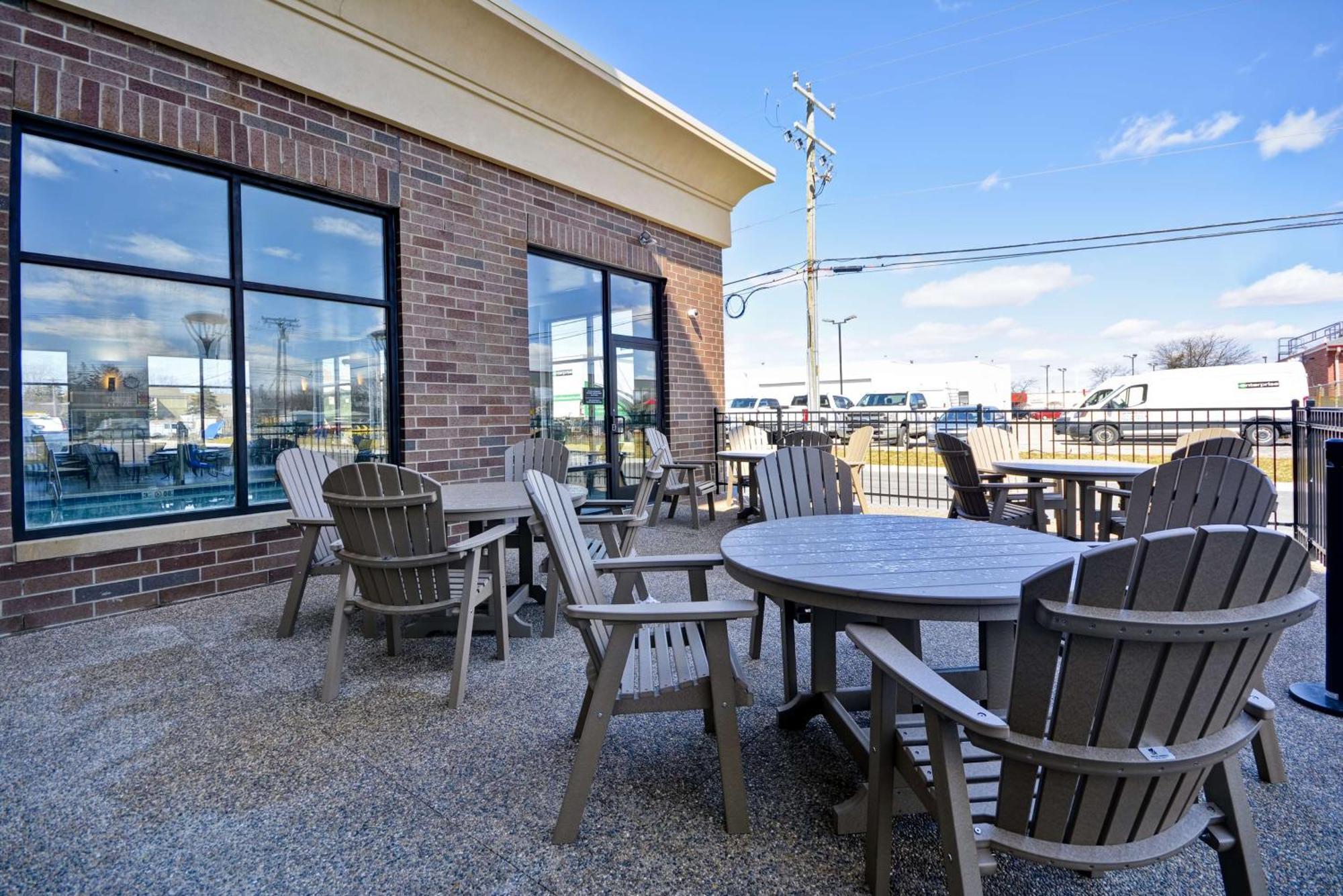 Hampton Inn & Suites Detroit/Warren Exterior photo