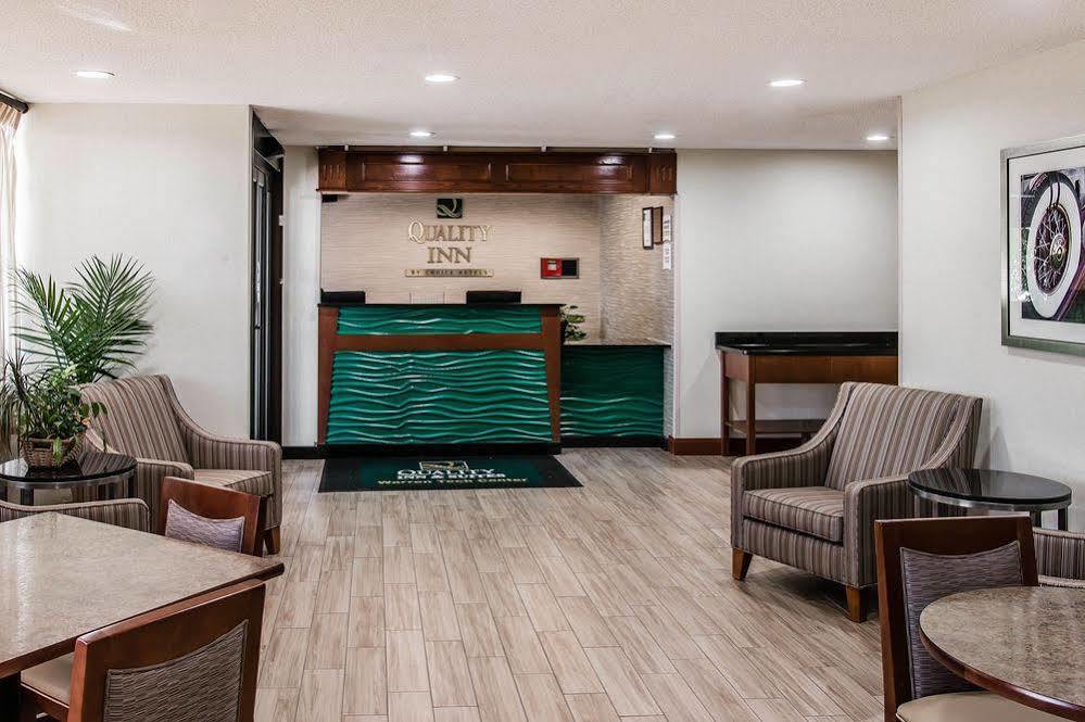 Hampton Inn & Suites Detroit/Warren Exterior photo
